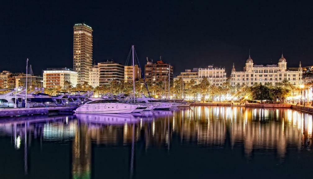 Precioso Piso Frente Al Mar Con Enorme Terraza Leilighet El Campello Eksteriør bilde